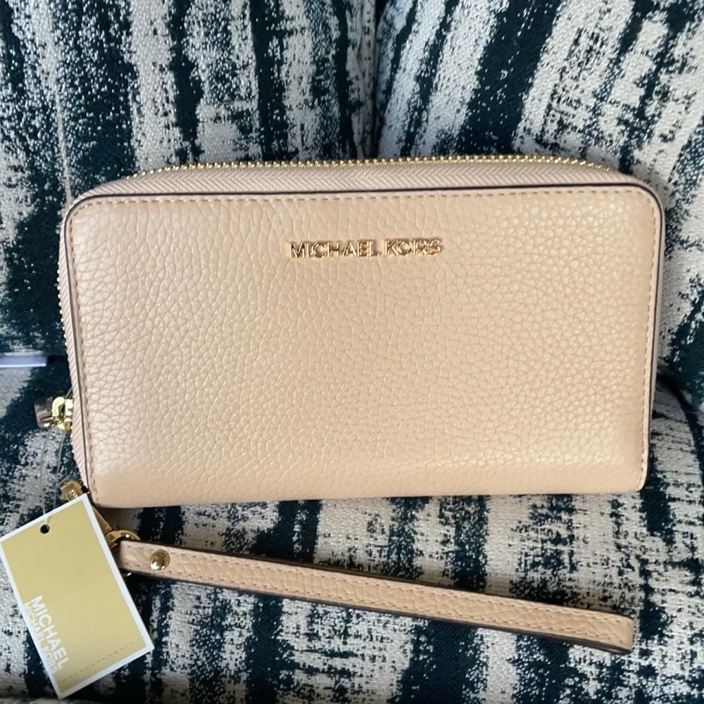 Michael Kors Jet Set Travel Lg Flat Multifunctional Phone Case-Wristlet-Wallet